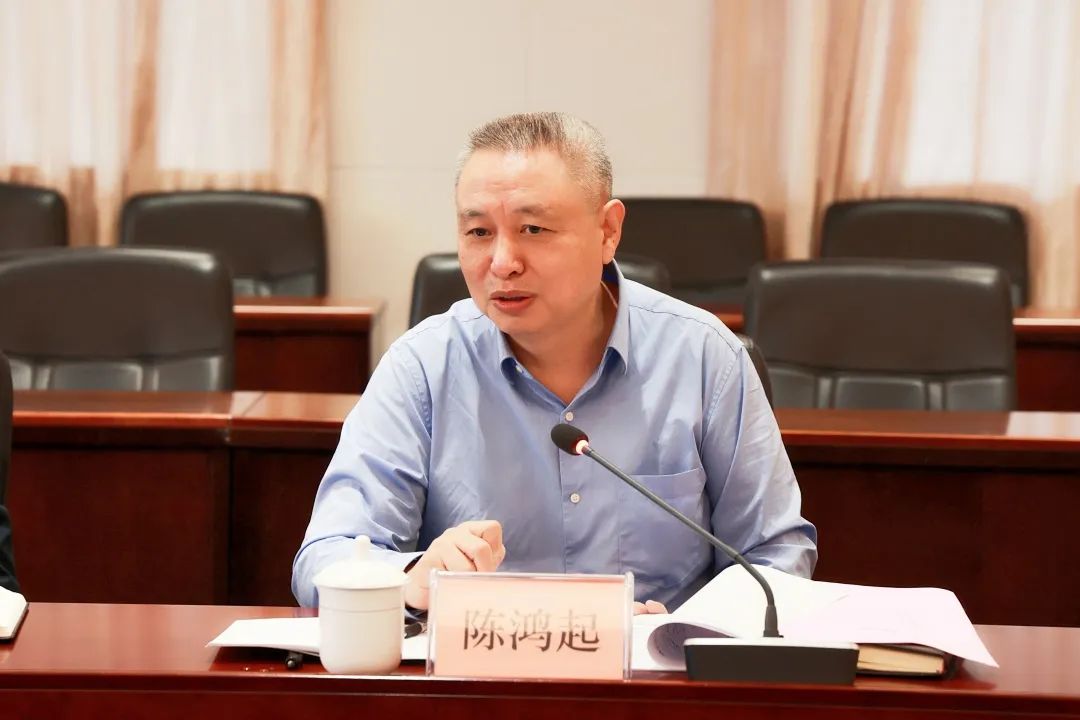 �º��𣬱���