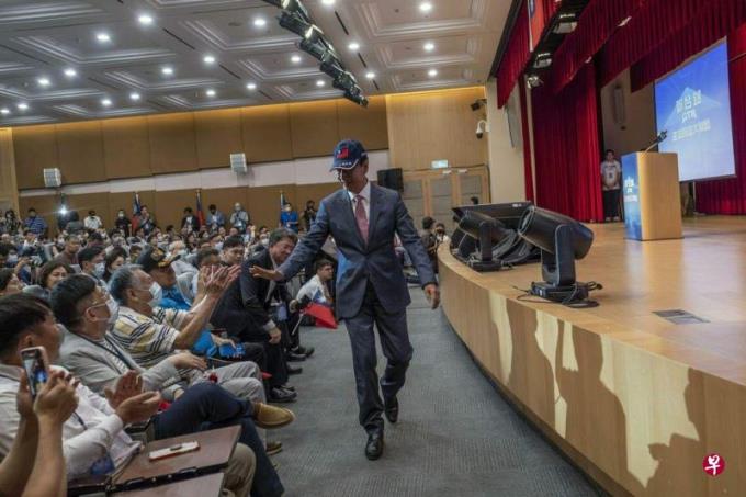 郭台铭宣布参选台湾总统 宣称要促成在野蓝白整合