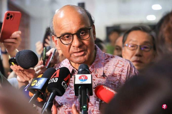 黄伟曼:总统先生,您会来参加气候集会吗?