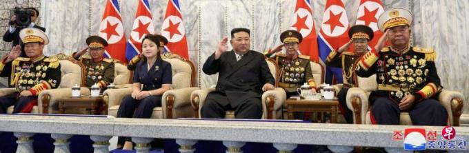 ���ʽ���������ı� ��������Ů������ϯ̨