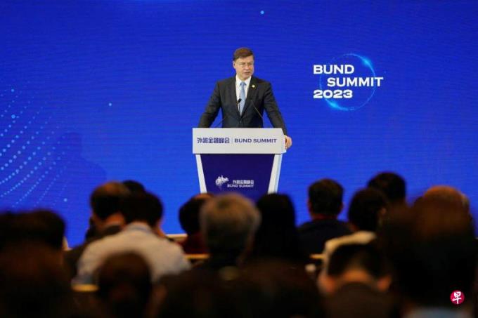 欧盟贸易专员:欧盟无意与中国脱钩