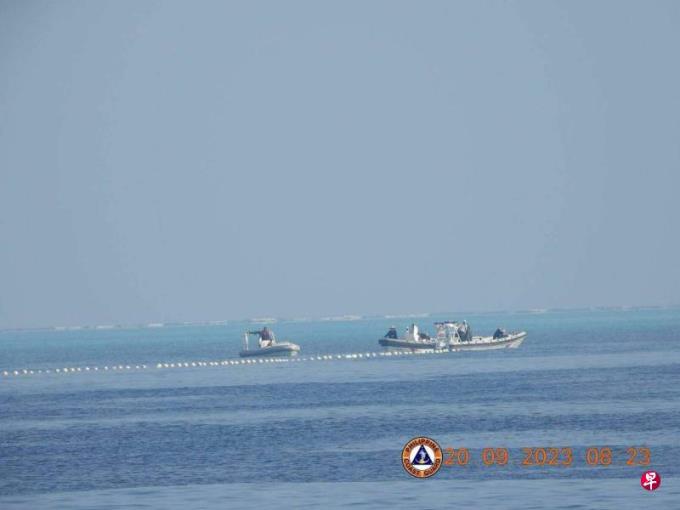 菲律宾谴责中国设置浮动屏障阻止菲渔民捕鱼