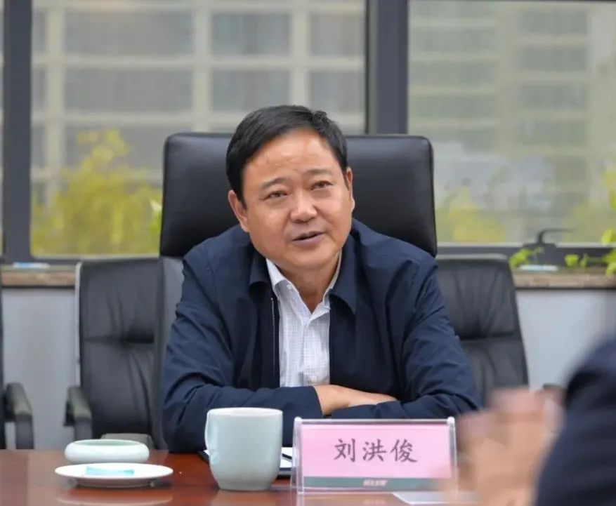 5����У���4���ھ۲����ƺ͵���