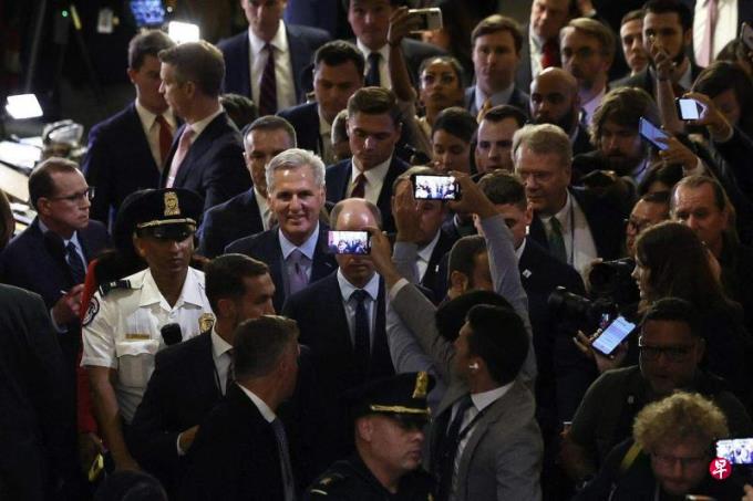 ������ԺͶƱͨ�������鳤�����Ķ���