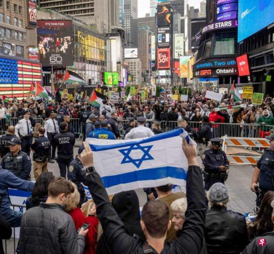 ��һ������ɫ�и���������ݳ޺�ƽ