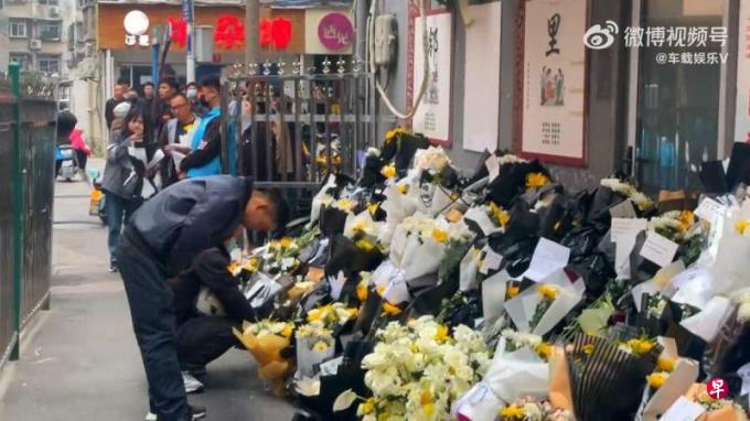 中国民众赴李克强合肥故居献花悼念