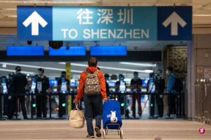 香港民众北上“挤爆”各大深圳超市