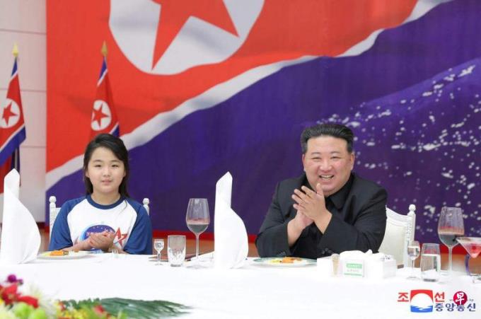 被誉为“朝鲜新星女将军”
金正恩女儿金珠爱即将接班?