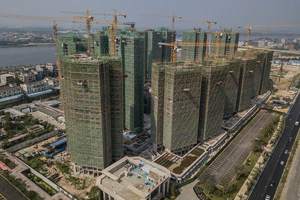 中国恒大在广东东莞仍未完工的楼盘,摄于2021年。