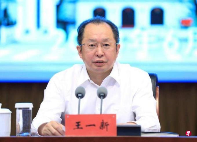 中共政治局会议:严肃查处群众身边的“蝇贪蚁腐”