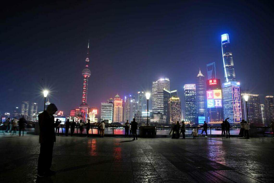 近来,一系列令人失望的经济数据冲击投资者和民众的信心,也为中国在冠病疫情后的复苏道路上增添不少阻力。(法新社)