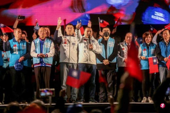侯友宜频提联合政府 柯文哲批国民党操作弃保