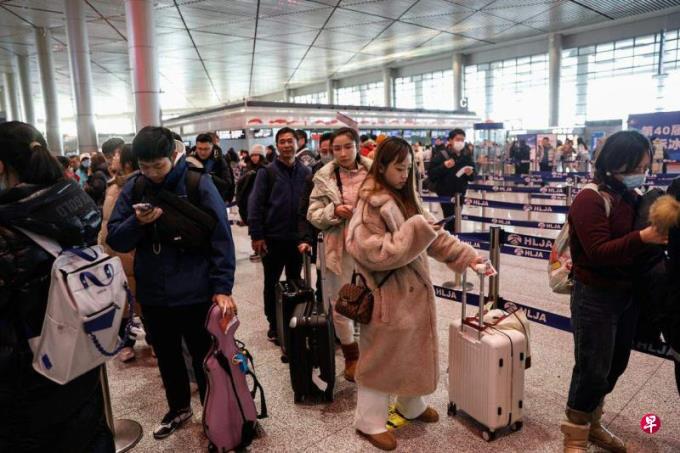 中国放宽外国人申办口岸签证条件 进一步吸引旅客访华