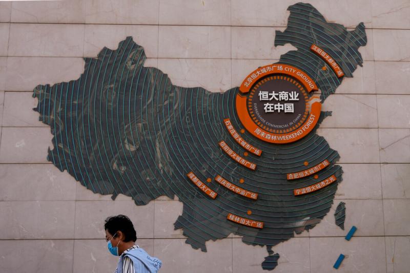 这张地图显示了中国恒大2021年在全国各地的开发项目,恒大那年的崩盘使中国房地产市场陷入恶化的局势。