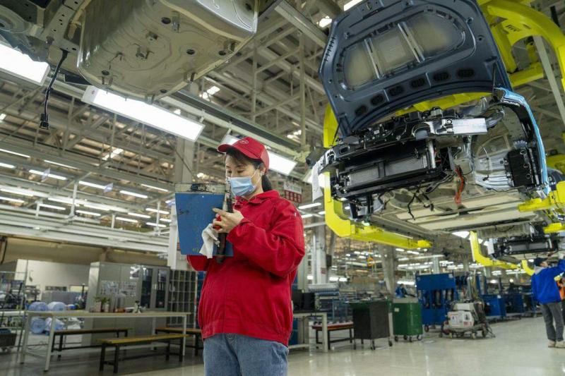 中国汽车公司比亚迪(BYD)已打入欧洲和拉丁美洲市场。照片为比亚迪在常州工厂的生产线。(法新社)