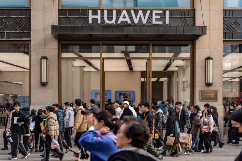 美国正在限制对中国的高技术出口。