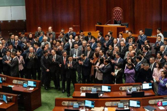 港立法会全票通过《基本法》23条立法草案