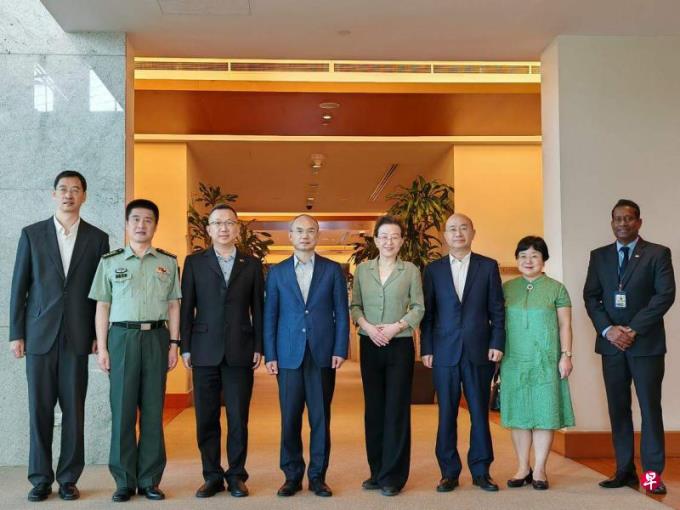中国驻新加坡大使曹忠明抵新履职
