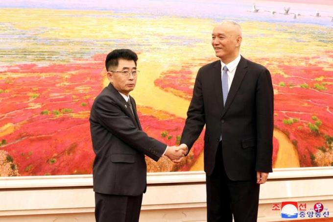 中朝高层会面承诺加强两国关系