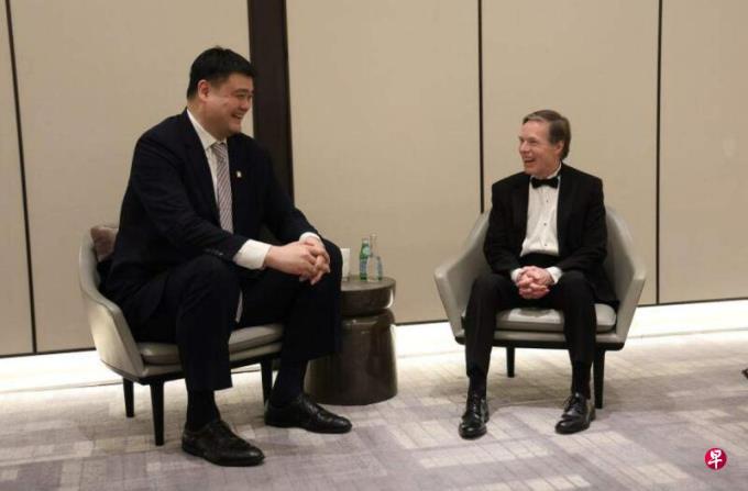 美驻华大使与姚明会面:运动无国界