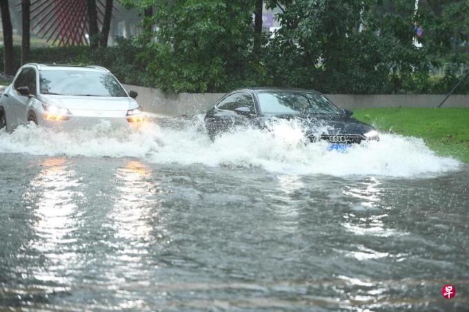 广东强降雨持续 深圳进入暴雨防御状态