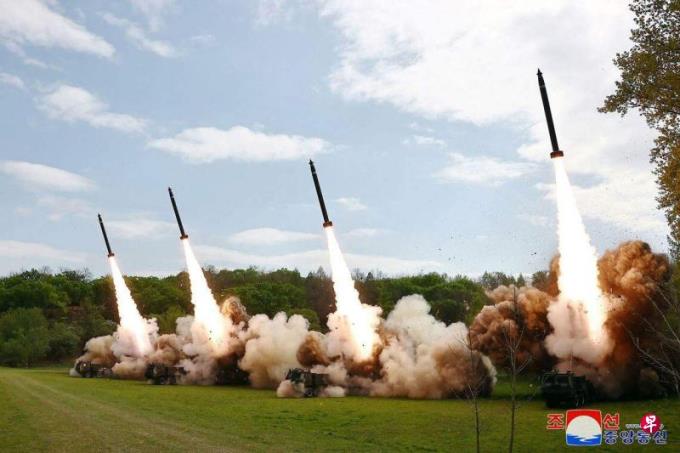 韩情报:朝鲜向俄提供旧武器 非法采购外国零部件
