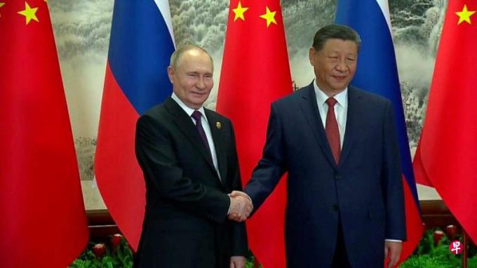 习近平举行仪式欢迎普京 两人举行会谈