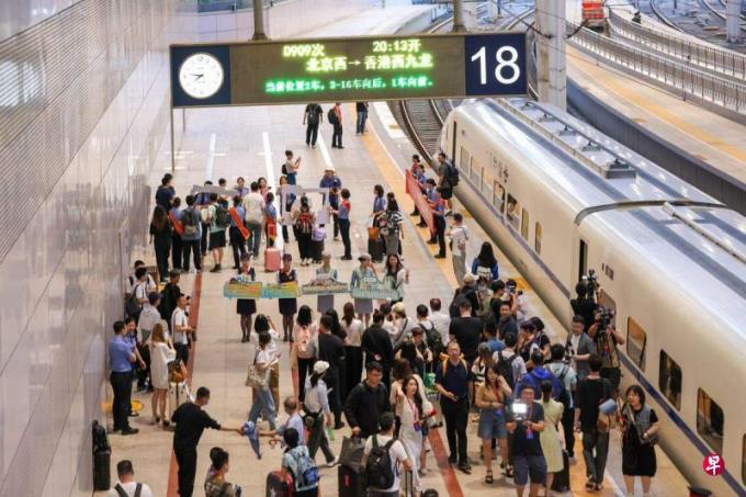 高铁动卧列车开行 催热京沪港游