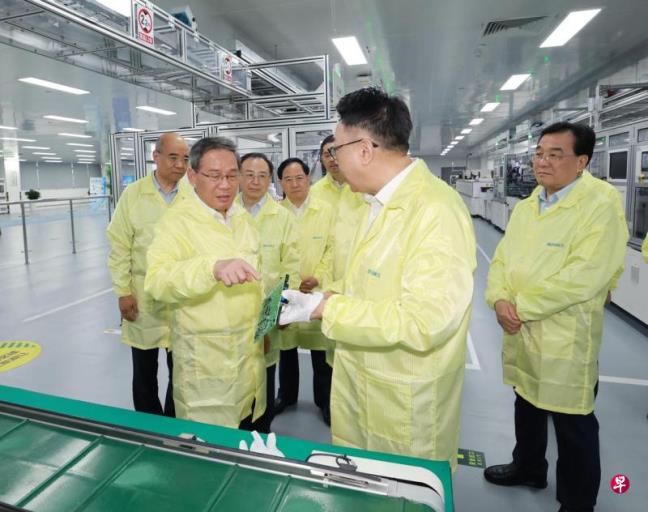 李强:加快推动制造业数字化转型