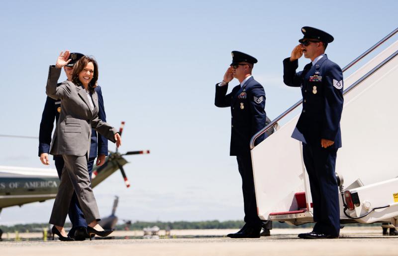 ����ͳ������������˹�뿪����³˹�վ����زμӾ�ѡ�����������Խ��Խ��ؽ�����Ϊ�ݵǵ������ѡ��