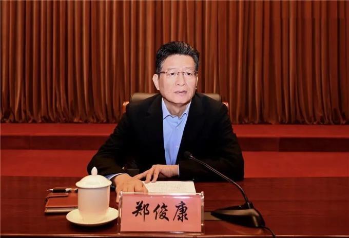 当了5年市长8年市委书记,郑俊康滥用职权,致使公共财产遭受重大经济损失,造成恶劣社会影响