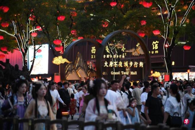 抵御消费降级寒风 中国二三线城市消费逆势回暖