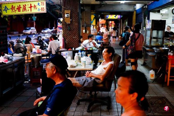 ����������������ڹ�������Ͳ��ٱװ��籩