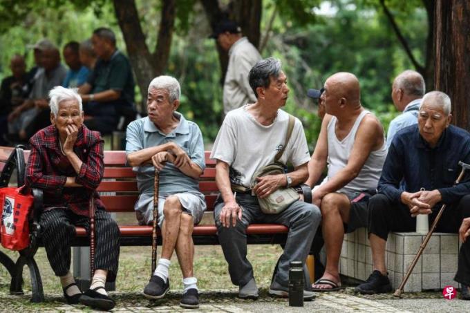 中国70年来首次调高退休年龄 用15年时间上调三至五岁