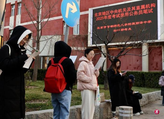 中国公务员报考人数创新高 平均86人争一岗位