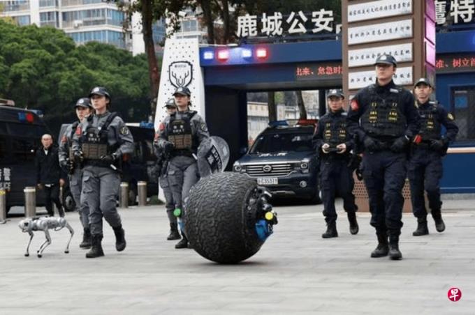 能跟踪、格斗、抓捕 温州特警测试球形机器人