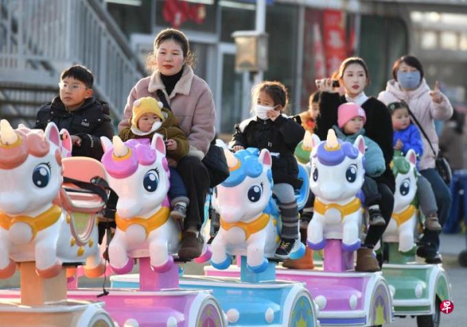 中国新生儿时隔七年再增长 但总人口连续三年减少