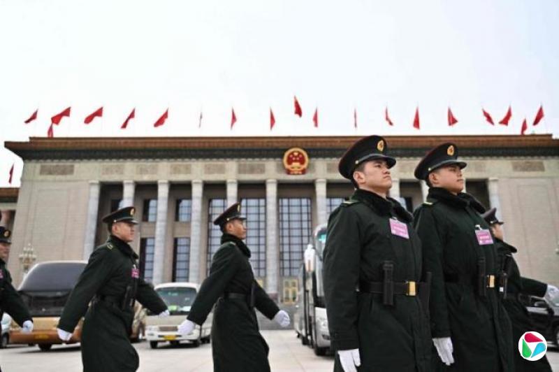 两会首场发布会 中国官方承认经济面临困难和挑战