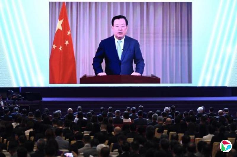 �ı�����������ѹ���  ֻ�������ڸ۴����˼�������