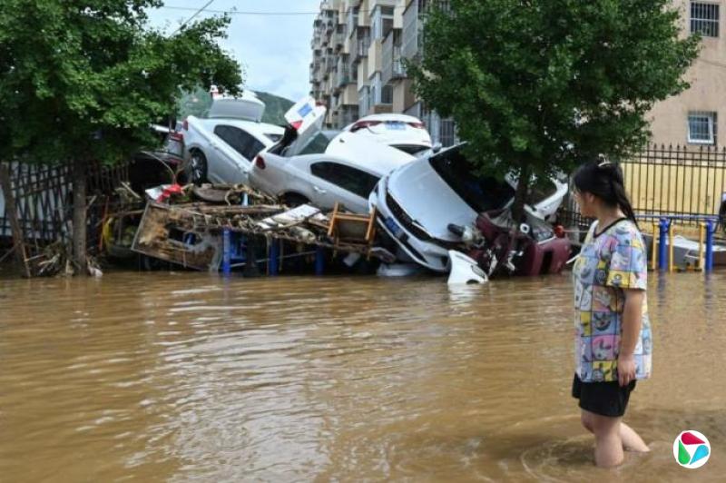 北京强降雨引发洪灾30死八万人疏散