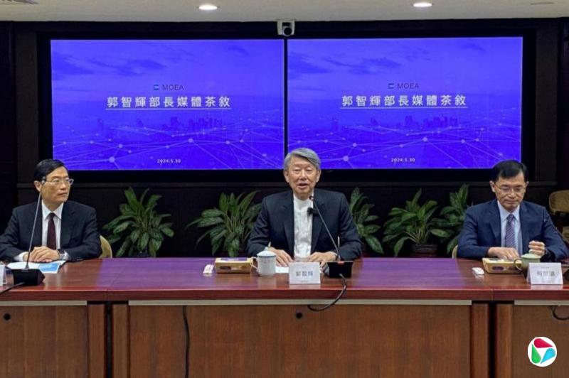 台湾经济部长郭智辉以健康理由请辞