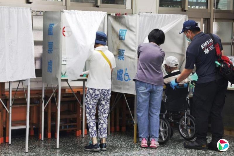 台湾第二波大罢免与核三延役公投登场 蓝白合流造势