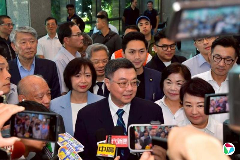 行政院长卓荣泰