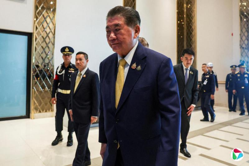 7月28日,泰国代首相蓬探在泰国皇家空军第六联队基地举行新闻发布会后,准备启程前往马来西亚参加泰国与柬埔寨边境冲突的停火谈判。(路透社)
