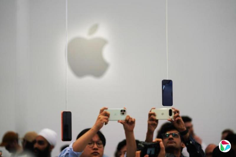 苹果iPhone17中国上架首日 京东预定量逾800万