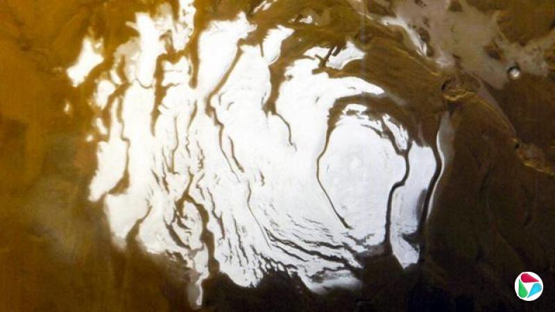 近期以轨道卫星雷达进行的研究显示,火星南极冰盖下可能存在液态水