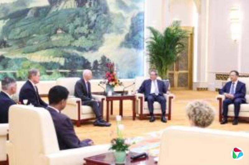 美众议院议员:希望开辟美中之间的沟通渠道