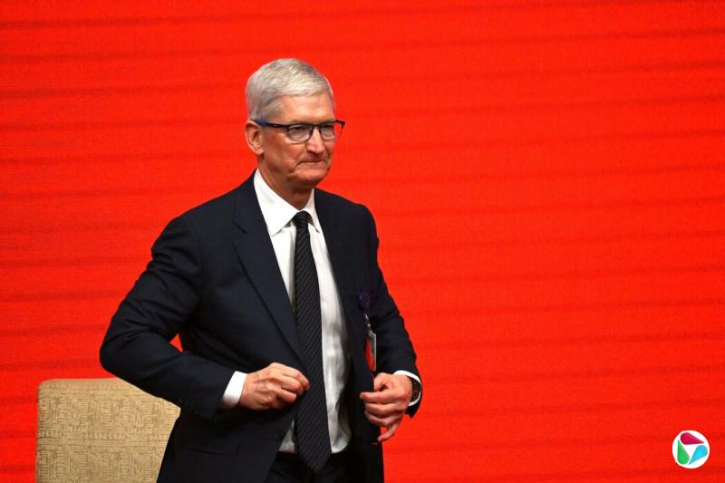 苹果公司首席执行官蒂姆·库克。随着中美两国争夺科技供应链的控制权,苹果正面临一场微妙的平衡考验。