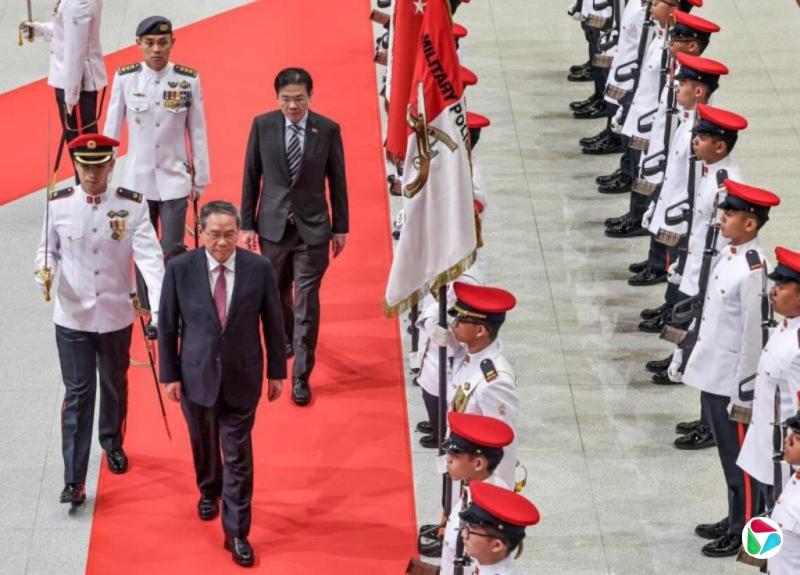 郑栅洁等五位中国正部级高官陪同李强访新