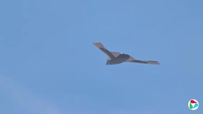 下午察:新型无人隐身轰炸机首次腾空